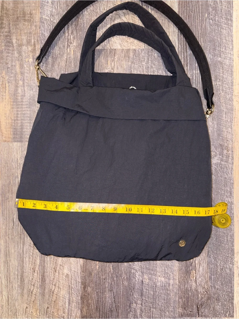 Lululemon On My Level Bag 19L Tote Crossbody Black Gold V1.0 OS